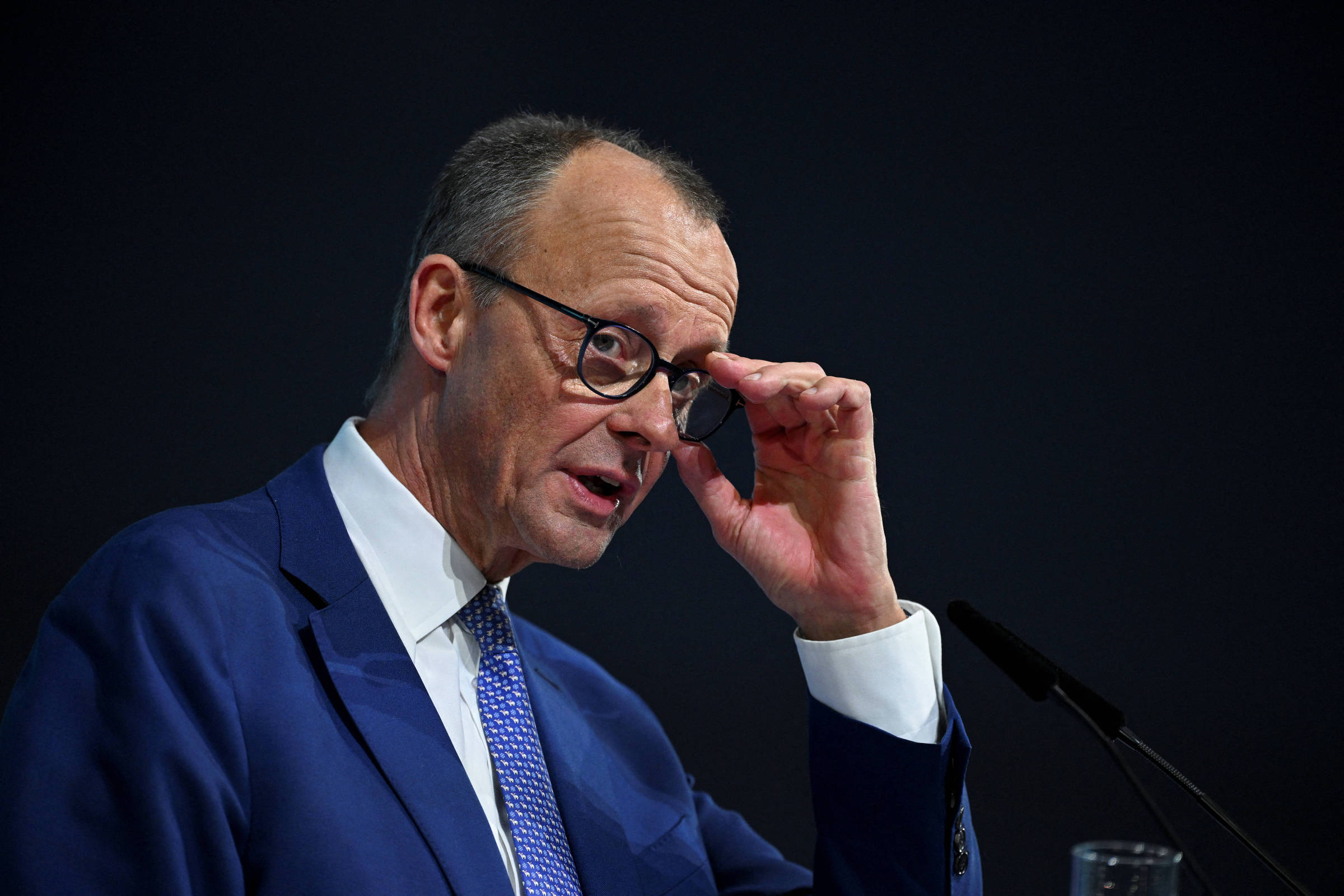 Friedrich Merz: Críticas ao Modelo de Negócios da Alemanha em 2025