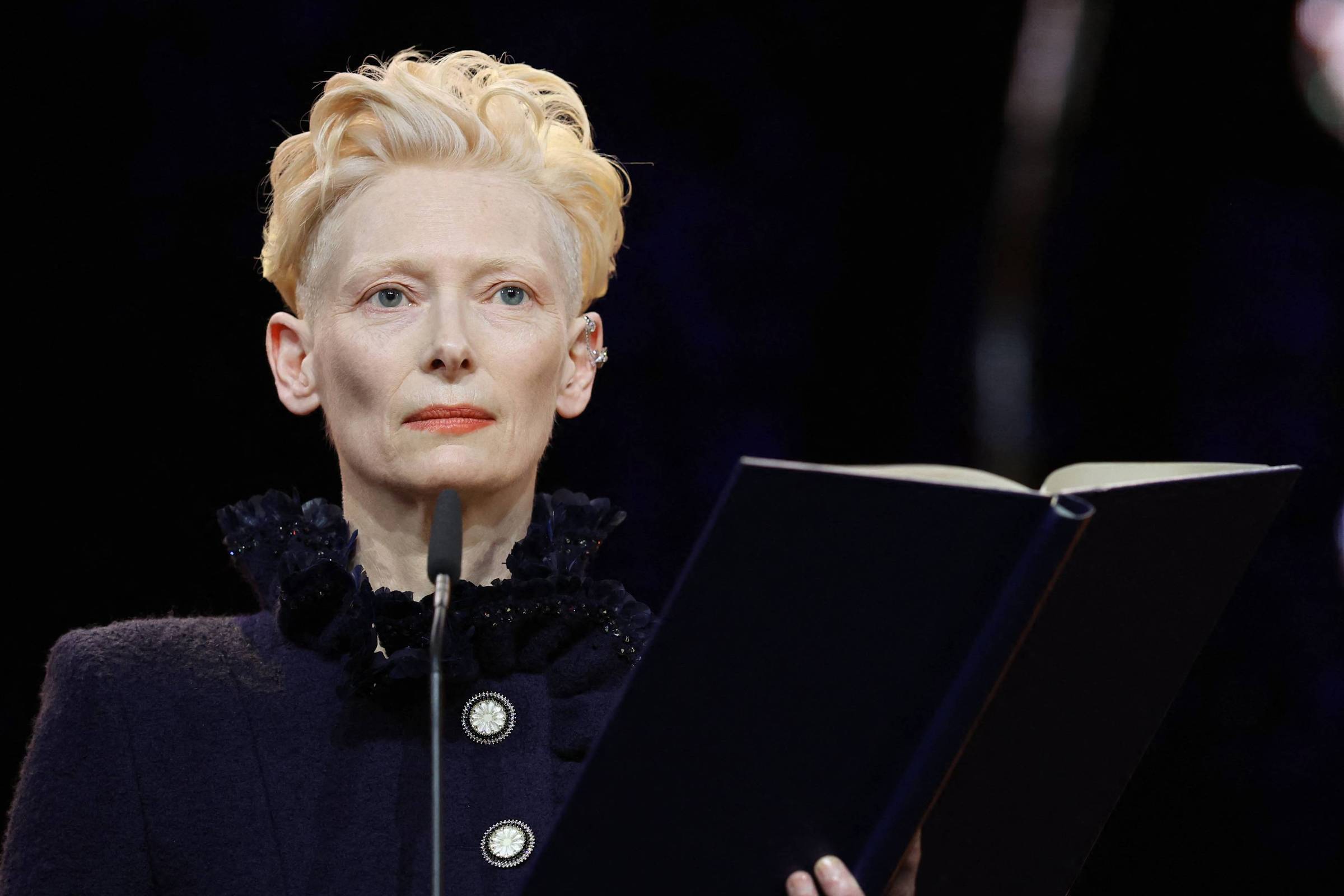 Tilda Swinton diz no Festival de Berlim que mundo é assolado por genocídios