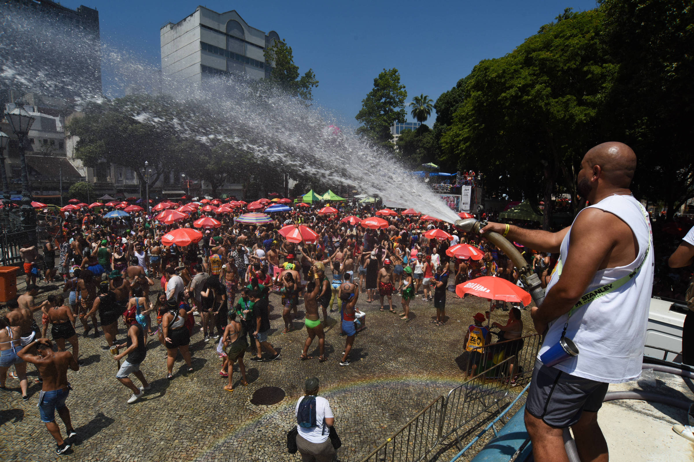 Rio atinge nível 4 de calor pela primeira vez e abre pontos de resfriamento