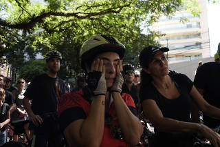Protesto de ciclistas contra morte de Vitor.