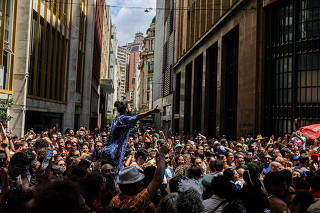 BLOCO ESPETACULAR CHARANGA DO FRANÇA