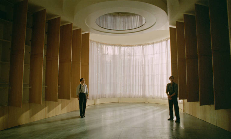 Cena do filme "O Brutalista", de Brady Corbet