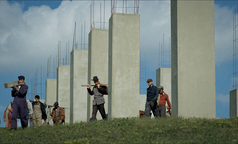 Cena do filme "O Brutalista", de Brady Corbet