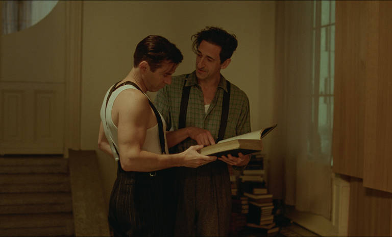 Cena do filme "O Brutalista", de Brady Corbet