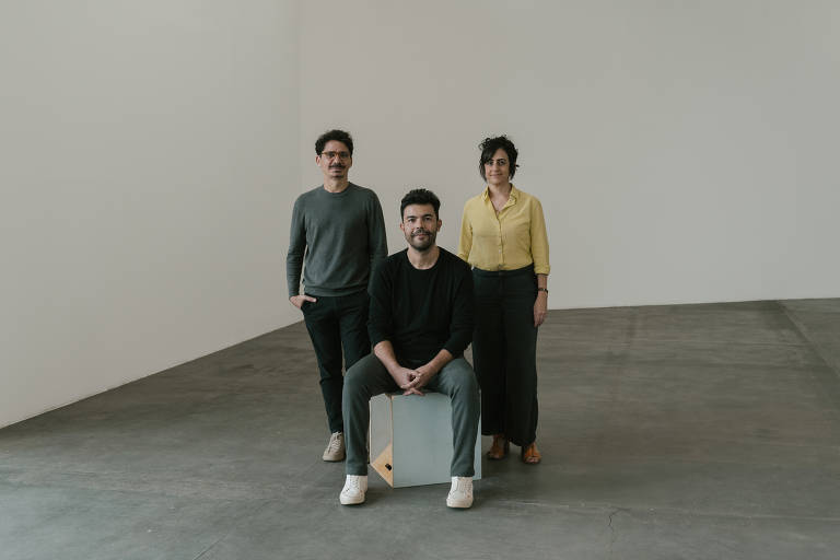 Eder Alencar, Matheus Seco e Luciana Saboia, curadores do Pavilhão do Brasil na Bienal de Arquitetura de Veneza 2025