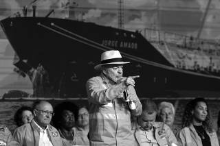 Lula durante cerimônia de retomada da indústria naval em Angra dos Reis (RJ)