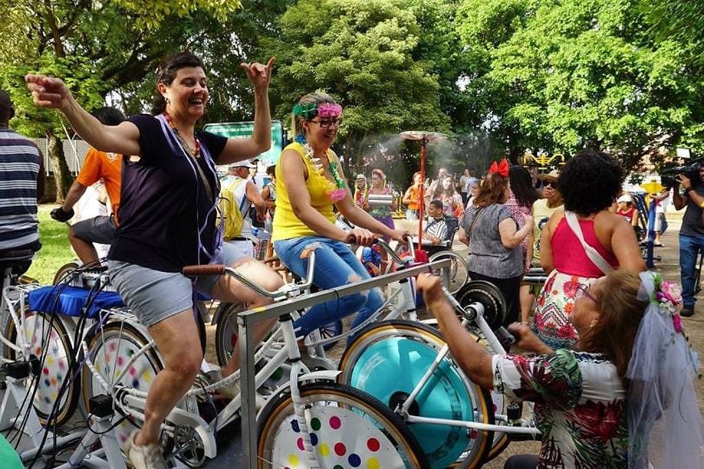 Carnaval do Bloco do Pedal utiliza eletricidade gerada por ciclistas para animar a folia