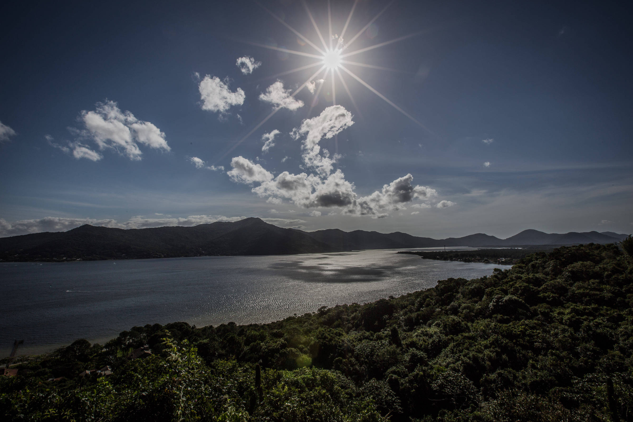 Lagoa da Conceição, em Florianópolis, tem alta concentração de cocaína e remédios, mostra estudo