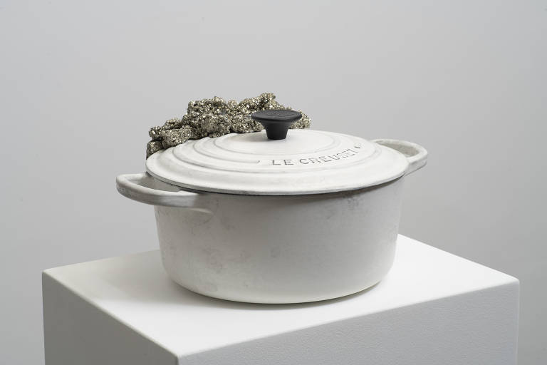 'Le Creuset', obra de Gabriel Sierra na exposição 'Recalque', na galeria Luisa Strina