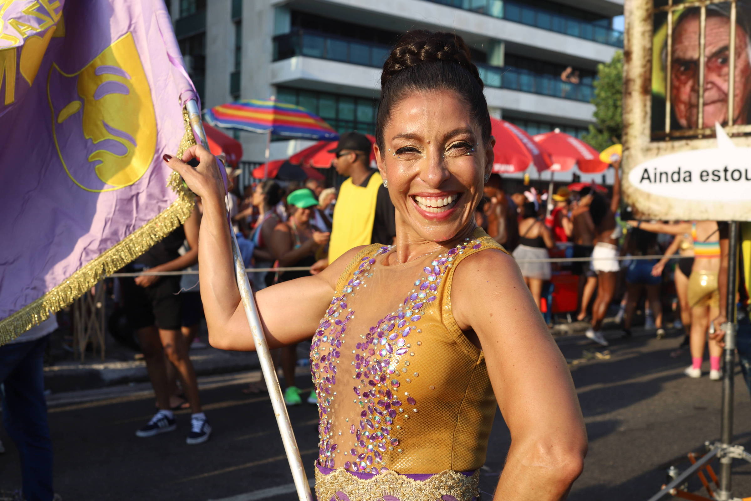 Bloco Simpatia é Quase Amor cita 'Ainda Estou Aqui' em samba e fustiga presos do 8/1