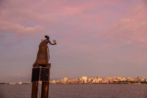 PORTO ALEGRE, RS - 04 /12/2024 -. Imagem de Oxum, orixá feminina da religião iorubá, cultuada no Candomblé e na Umbanda, na  Ilha da Pintada, em Porto Alegre/RS.  (FOTO: Rafaela Araújo/Folhapress, Ambiente). ***Exclusivo Folha de S.Paulo***