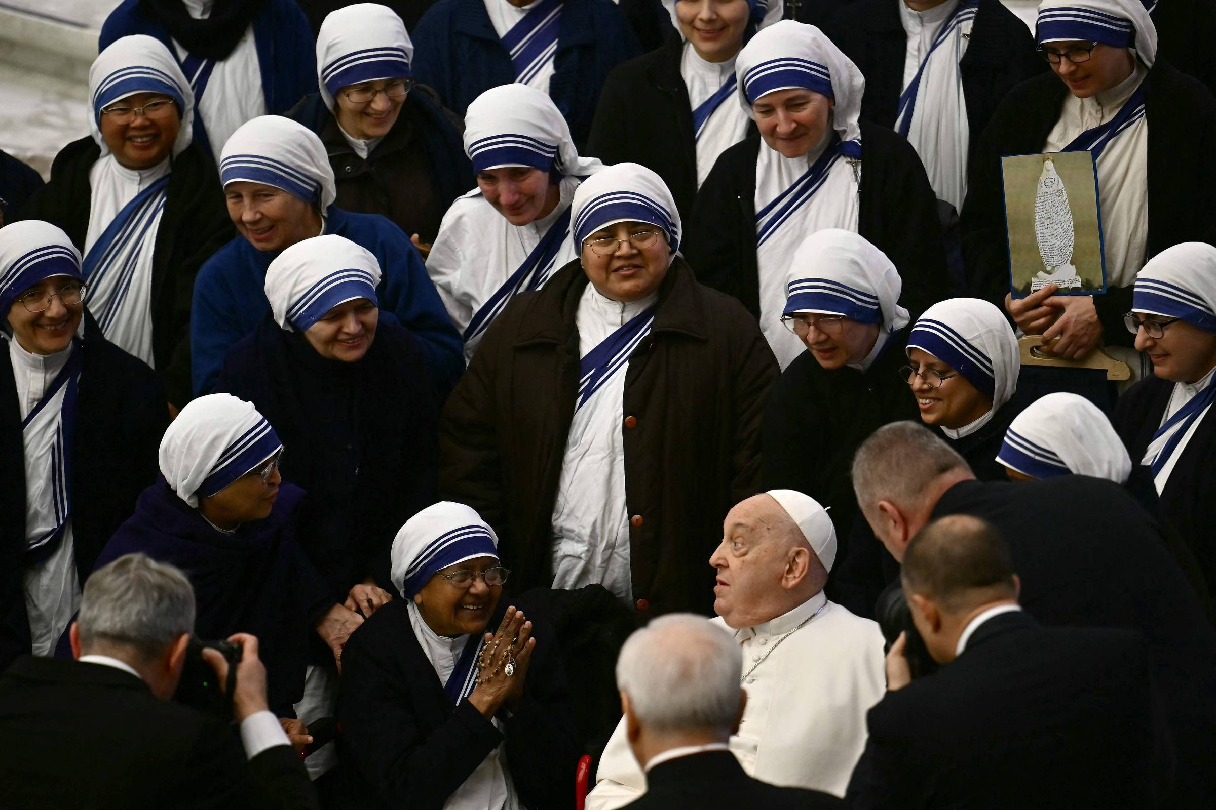 Francisco colocou a Igreja acima de sua saúde, dizem observadores do Vaticano