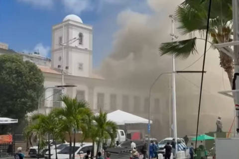 SALVADOR , BA . 24.02.2025 , BRASIL , Um incêndio atingiu a Câmara de Vereadores de Salvador, localizada no Centro Histórico, no início da tarde desta segunda-feira (24). De acordo com a equipe de comunicação da Casa, o local foi evacuado
( Foto: Reprodução BandNews ) DIREITOS RESERVADOS. NÃO PUBLICAR SEM AUTORIZAÇÃO DO DETENTOR DOS DIREITOS AUTORAIS E DE IMAGEM