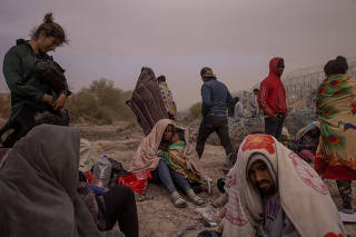FILE PHOTO: Migrants endure wind and dust storm along bank of the Rio Grande river in El Paso