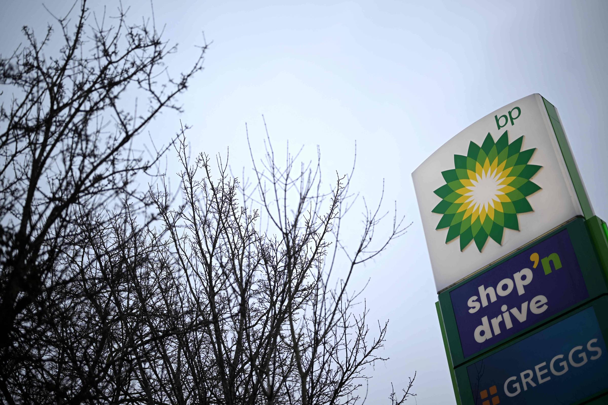 Shell avalia aquisição da BP em possível megafusão no setor de petróleo