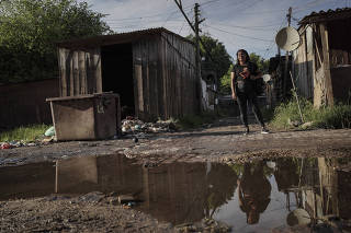 Afetados pela enchente no RS aguardam casa