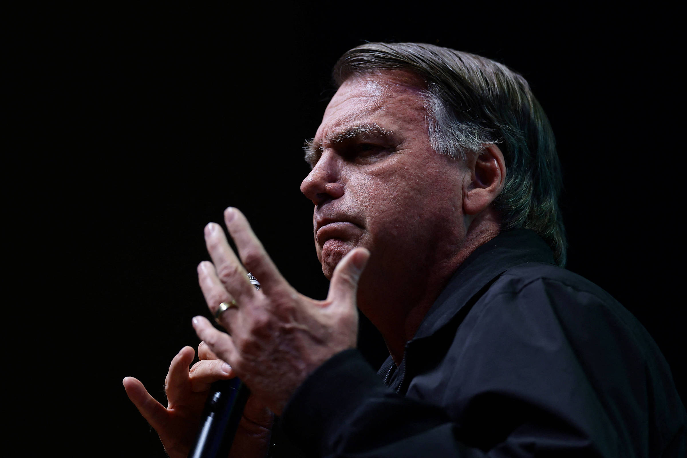 Entenda o que é o 'chip hormonal' usado por Bolsonaro para melhorar desempenho sexual