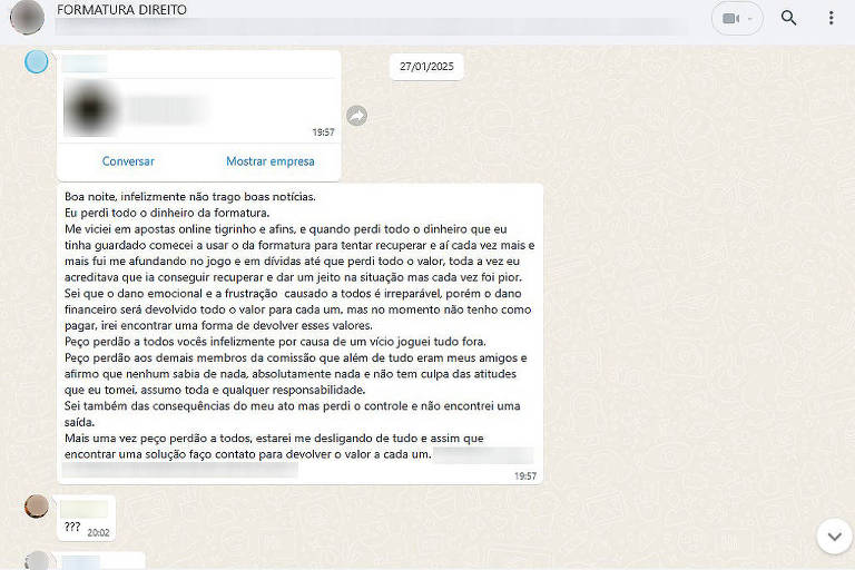 A imagem mostra uma conversa de WhatsApp com uma mensagem informando sobre problemas relacionados à formatura em Direito. A mensagem expressa a frustração do remetente em relação a dificuldades financeiras e a busca por soluções. O remetente menciona ter tentado recuperar o valor pago e pede ajuda aos amigos para encontrar uma solução.