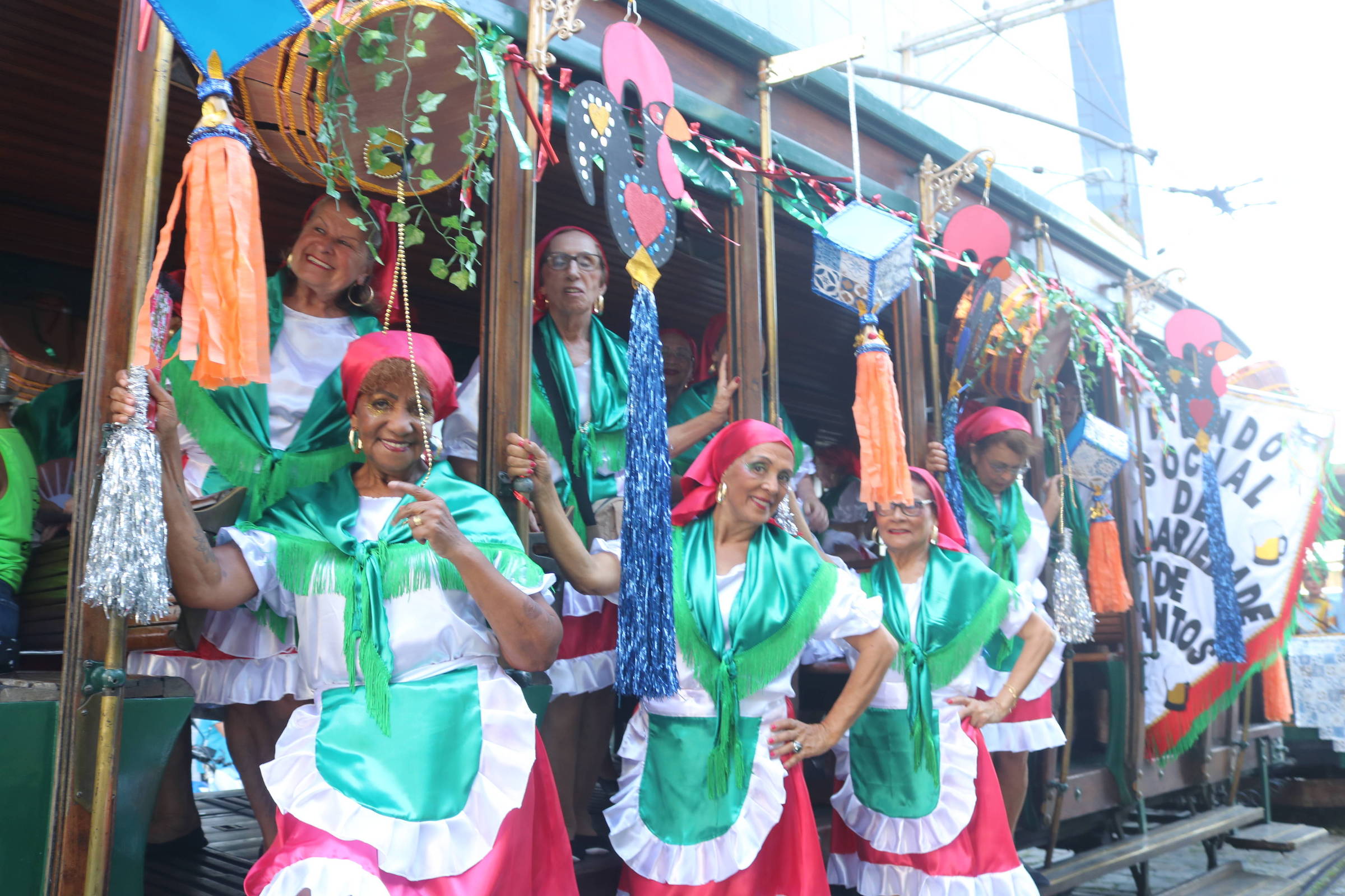 Santos (SP) celebra 25 anos de Carnabonde com desfile neste sábado (1º)