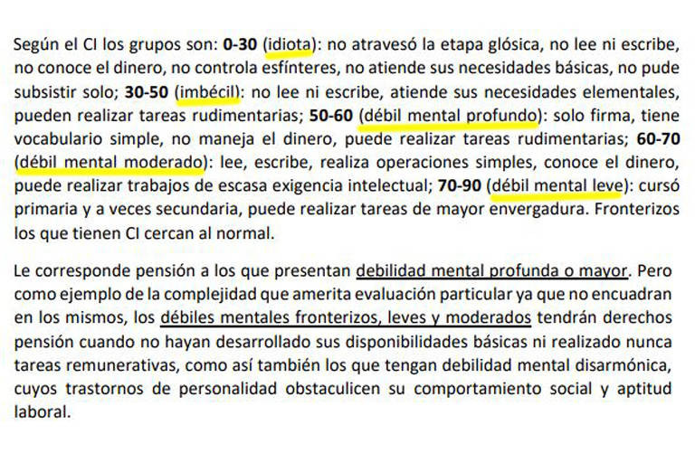 Texto que descreve a classificação do QI em diferentes grupos， detalhando as características de cada faixa etária， desde 0-30 (idiota) até 70-90 (débil mental leve). O texto também menciona a correspondência entre a deficiência mental e a capacidade de realizar tarefas básicas e complexas.