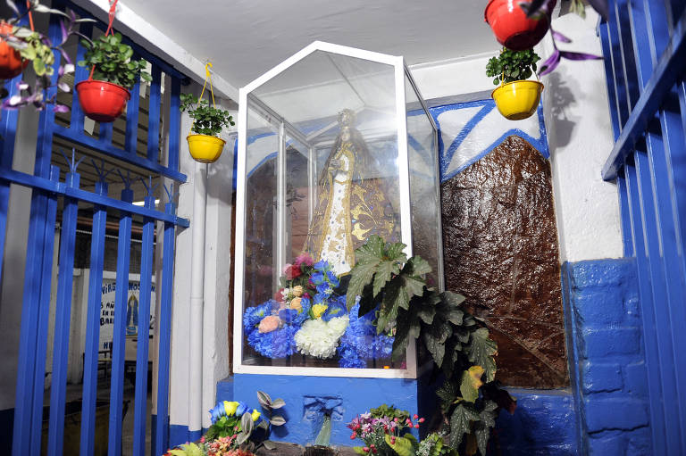 Estátua da Virgem dos Milagres, venerada na paróquia Caacupé na Villa 21-24, em Buenos Aires