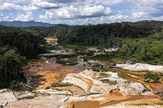 Garimpo ilegal próximo ao Polo Base Xitei, na Terra Indigena Yanomami, em Roraima