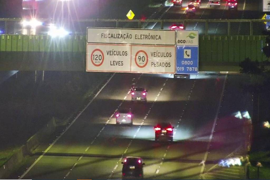 Saída de SP para o Carnaval tem trânsito lento para o interior e livre ao litoral