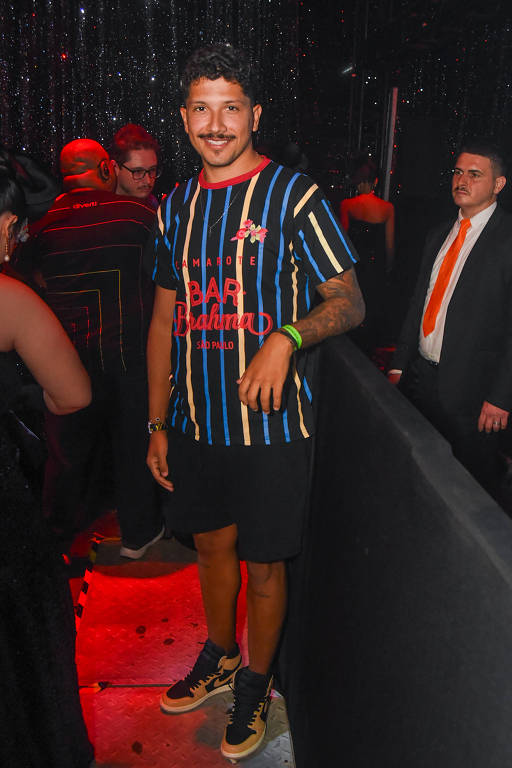 Carnaval 2025: veja os famosos na 1ª noite de desfiles em SP