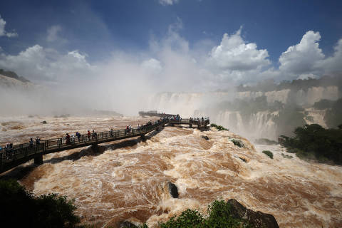 https://f.i.uol.com.br/fotografia/2025/02/28/174079650767c2725b5dd76_1740796507_3x2_th.jpg