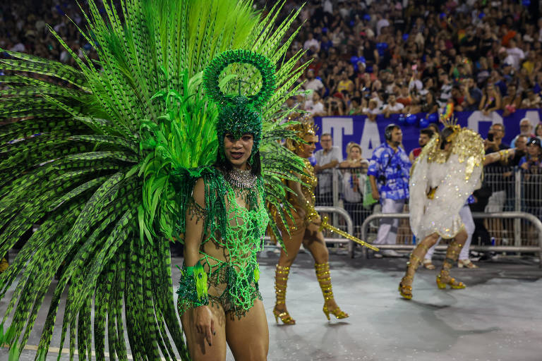 Acadêmicos do Tatuapé pede pelo fim do ódio e da violência em desfile