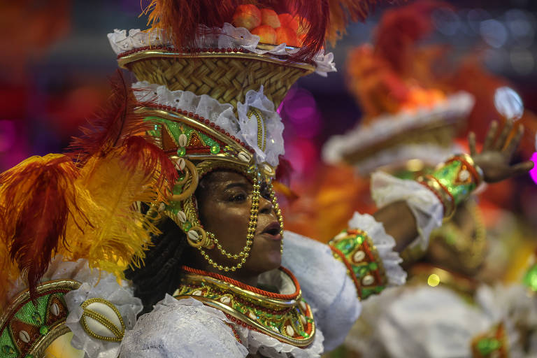 Desfile da Mancha Verde aborda sincretismo religioso da Bahia no Sambódromo do Anhembi