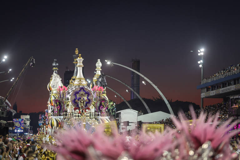 A Rosas de Ouro é a sexta escola a desfilar no Anhembi neste sábado (1º), primeira noite do Grupo Especial do Carnaval de São Paulo de 2025