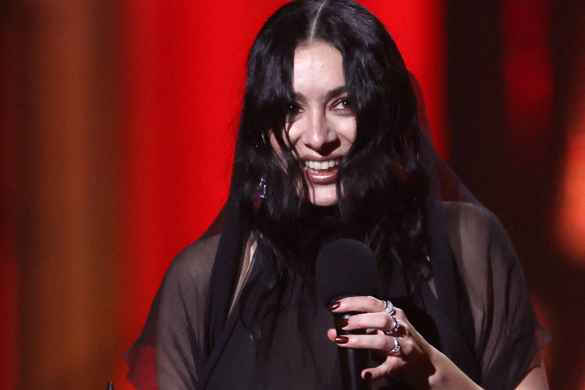 Charli XCX e Chappell Roan vencem Brit Awards nas principais categorias