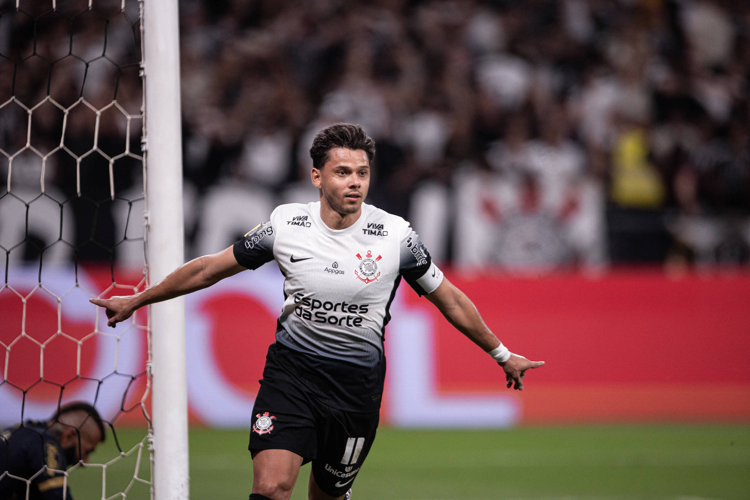 Romero e Memphis colocam o Corinthians na semifinal do Paulista