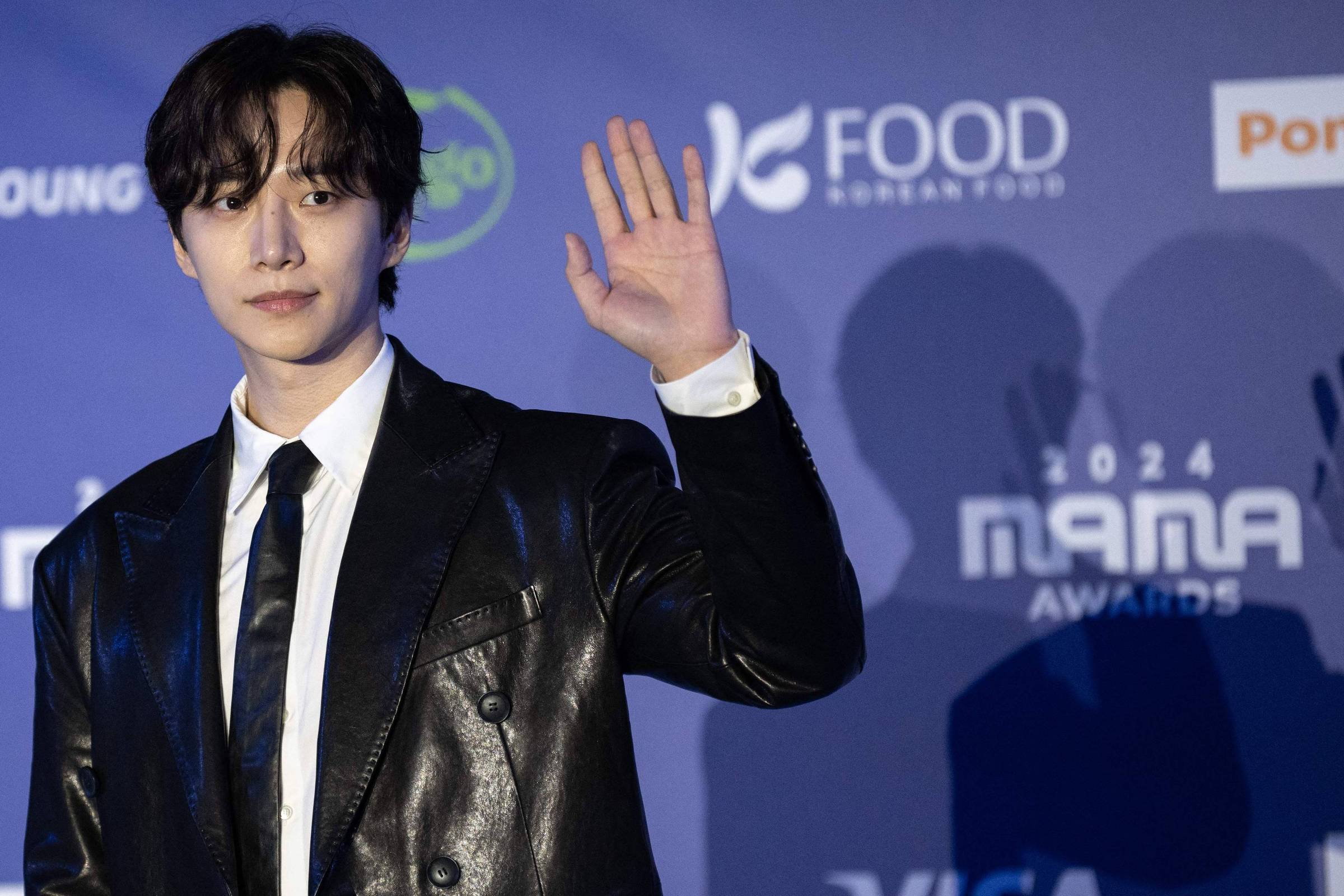 Fã beija Lee Junho, astro de k-dramas, em evento em SP e coreanos veem como assédio