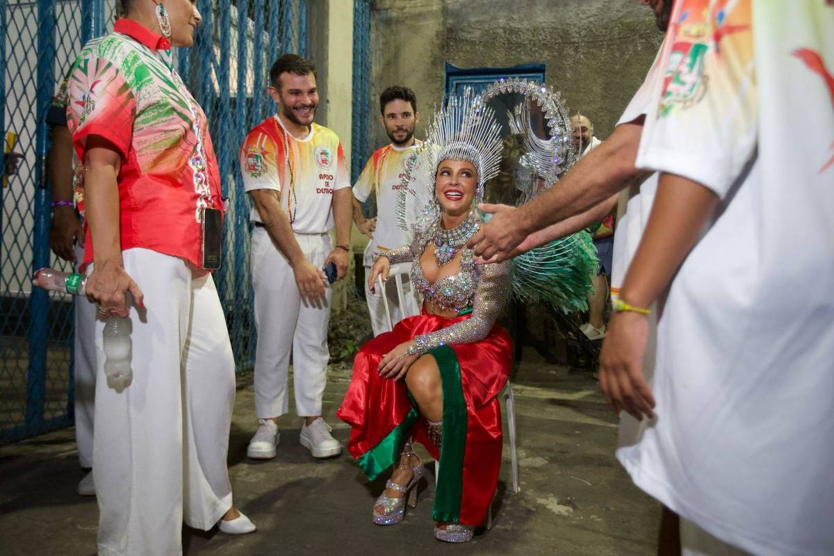 Vou convencer a Paolla Oliveira a ficar na Grande Rio, diz presidente de honra da escola