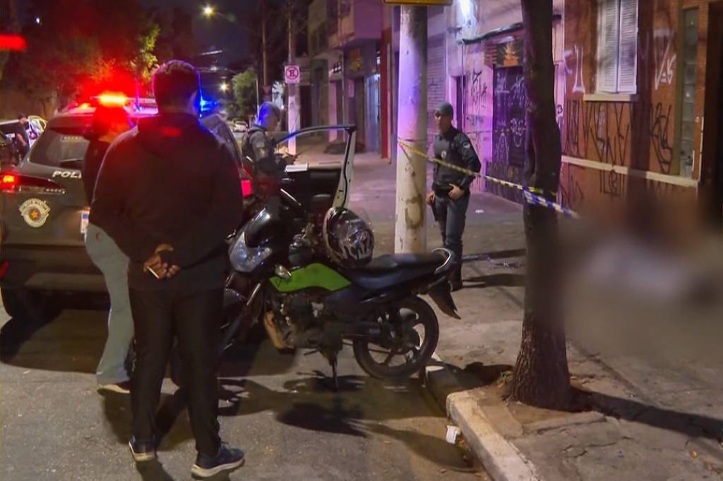 Mulher de 53 anos é morta pelo ex-namorado na porta de casa no centro de SP