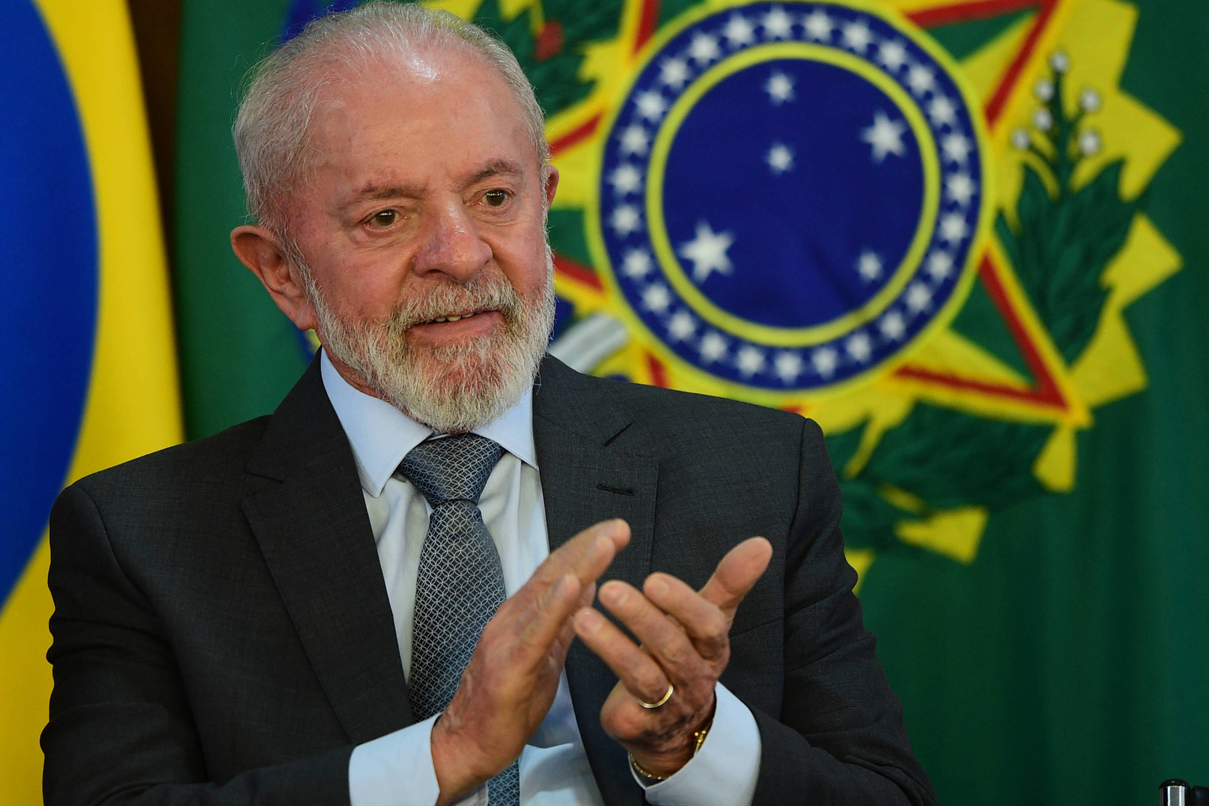 Lula liga para Walter Salles e diz que Oscar 'lavou a alma do povo brasileiro'; veja vídeo