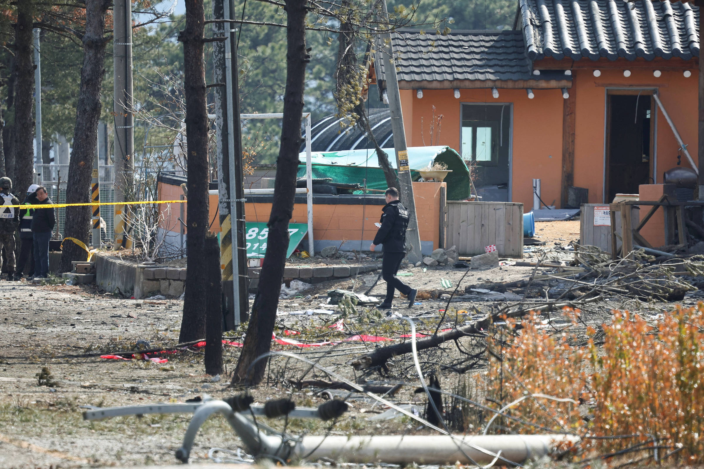 Caças da Coreia do Sul jogam bombas acidentalmente em área residencial; veja vídeo