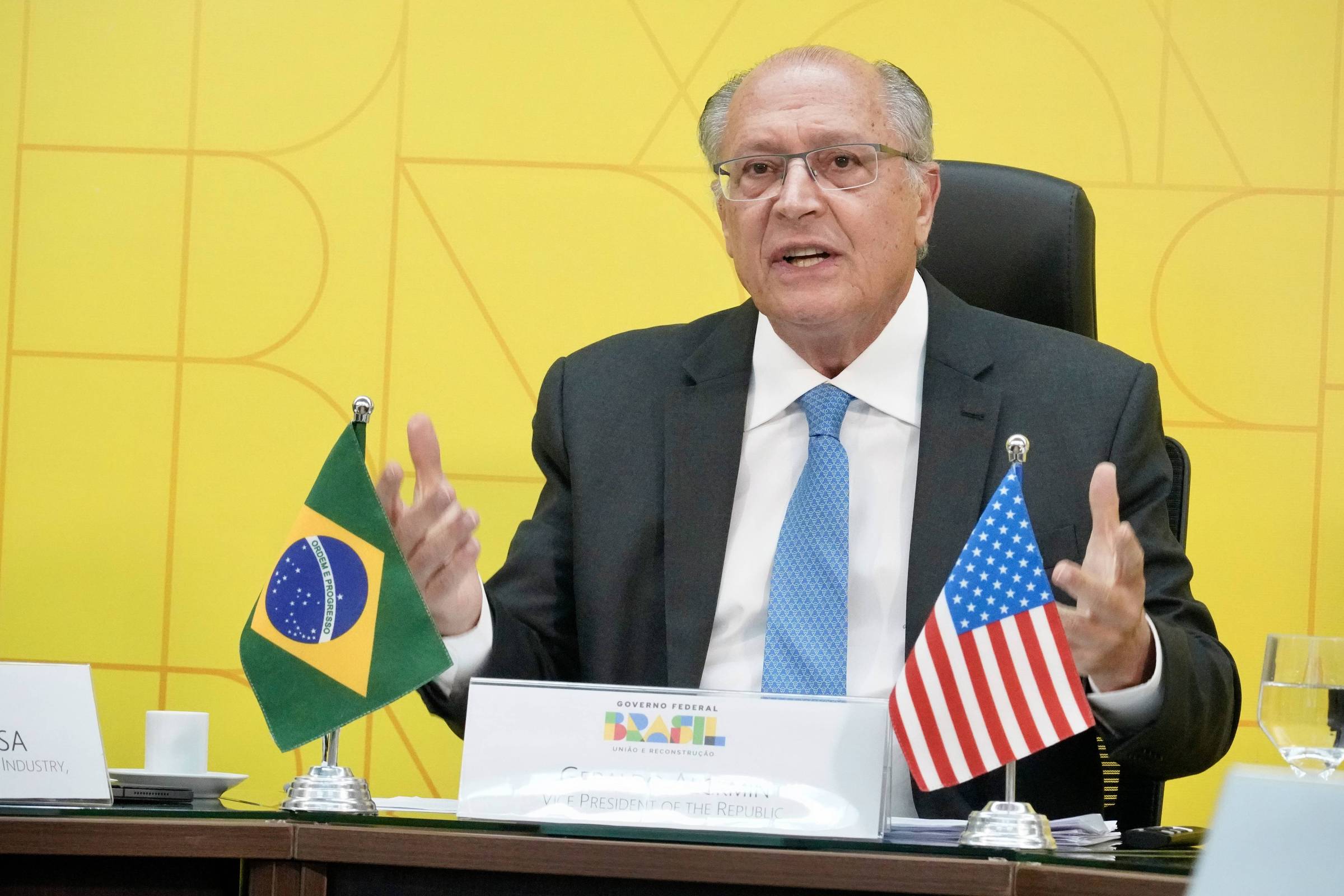 Alckmin destaca superávit dos EUA com Brasil em conversa com auxiliares de Trump