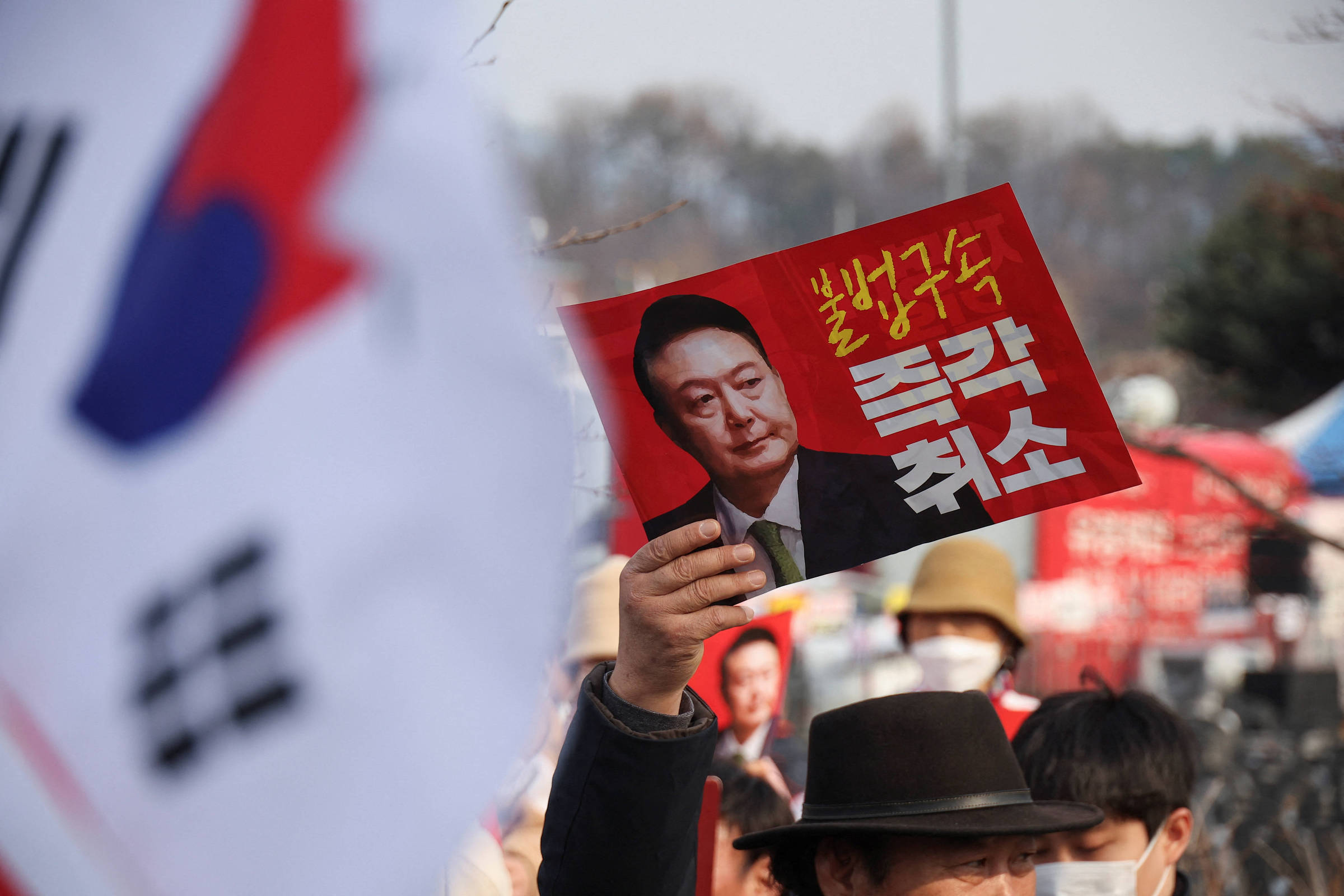 Tribunal da Coreia do Sul cancela prisão de presidente destituído e abre caminho para sua libertação