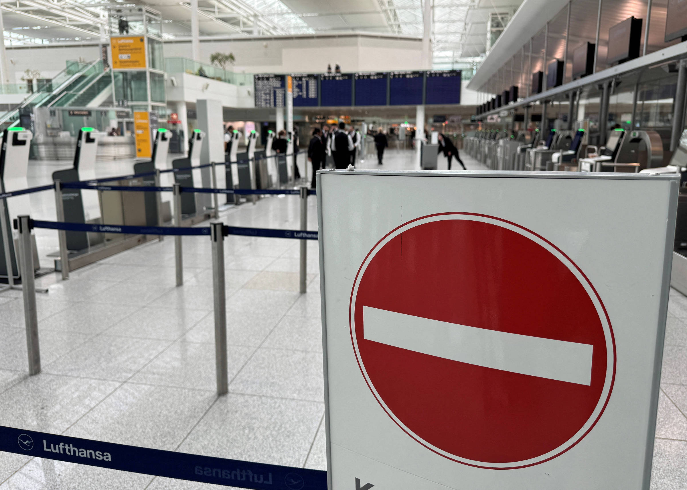 Greve deve paralisar maiores aeroportos da Alemanha na segunda-feira (10)