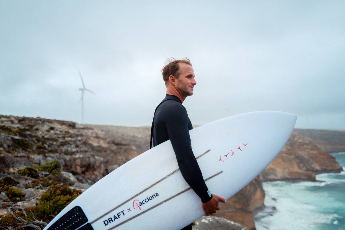 Empresa desenvolve prancha de surfe com materiais de turbina eólica