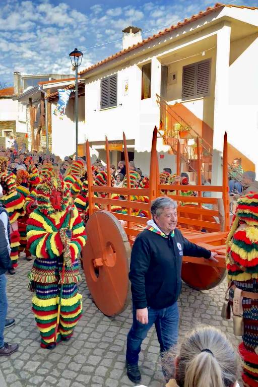 As emissoras de televisão do país frequentemente abrem as transmissões sobre o Carnaval com os Caretos de Podence