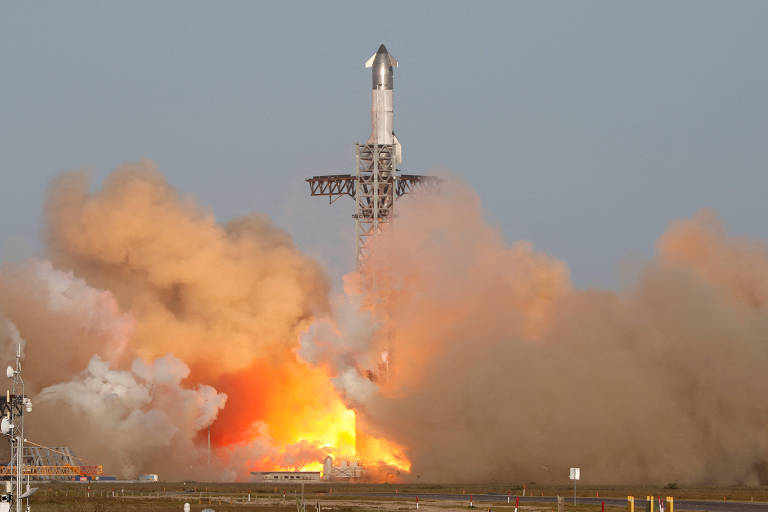 O Starship decola da Starbase, em Boca Chica, no Texas, no dia 6 de março