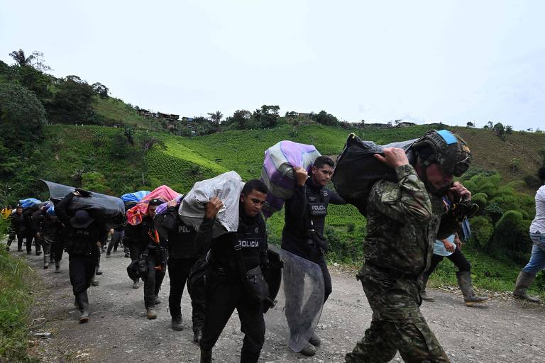Moradores de área de dissidência das Farc na Colômbia libertam 29 agentes após sequestrá-los