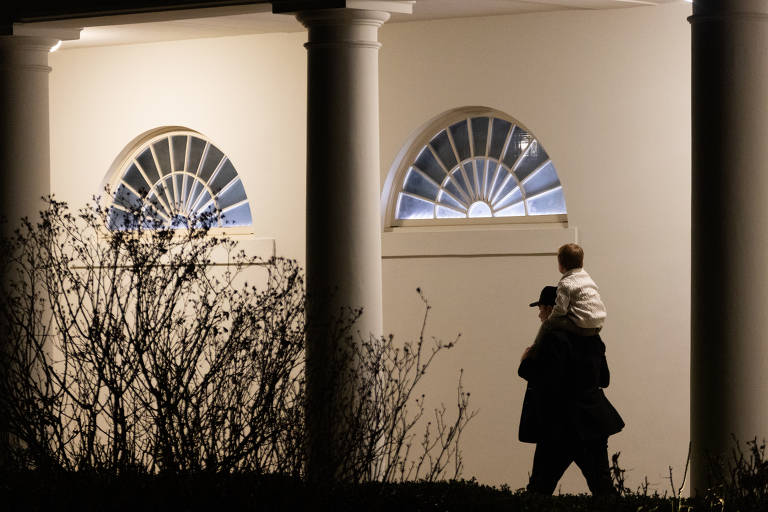 Elon Musk e seu filho X Æ A-Xii na Casa Branca em 2 de março.