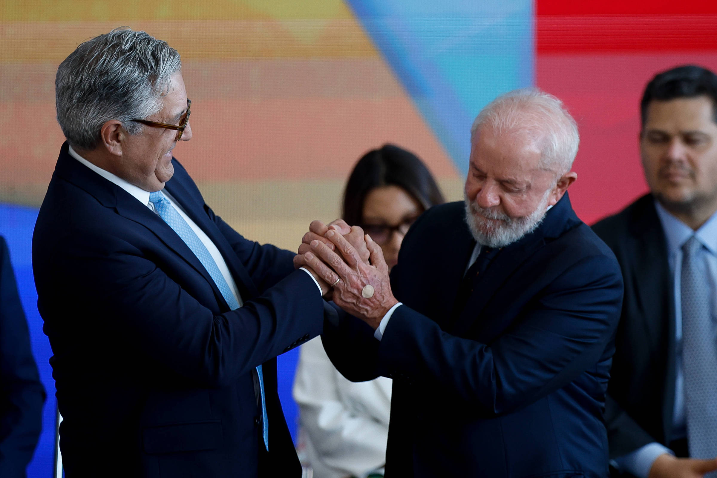 Lula assinará MP para usar rede privada contra fila do SUS em busca de marca na saúde
