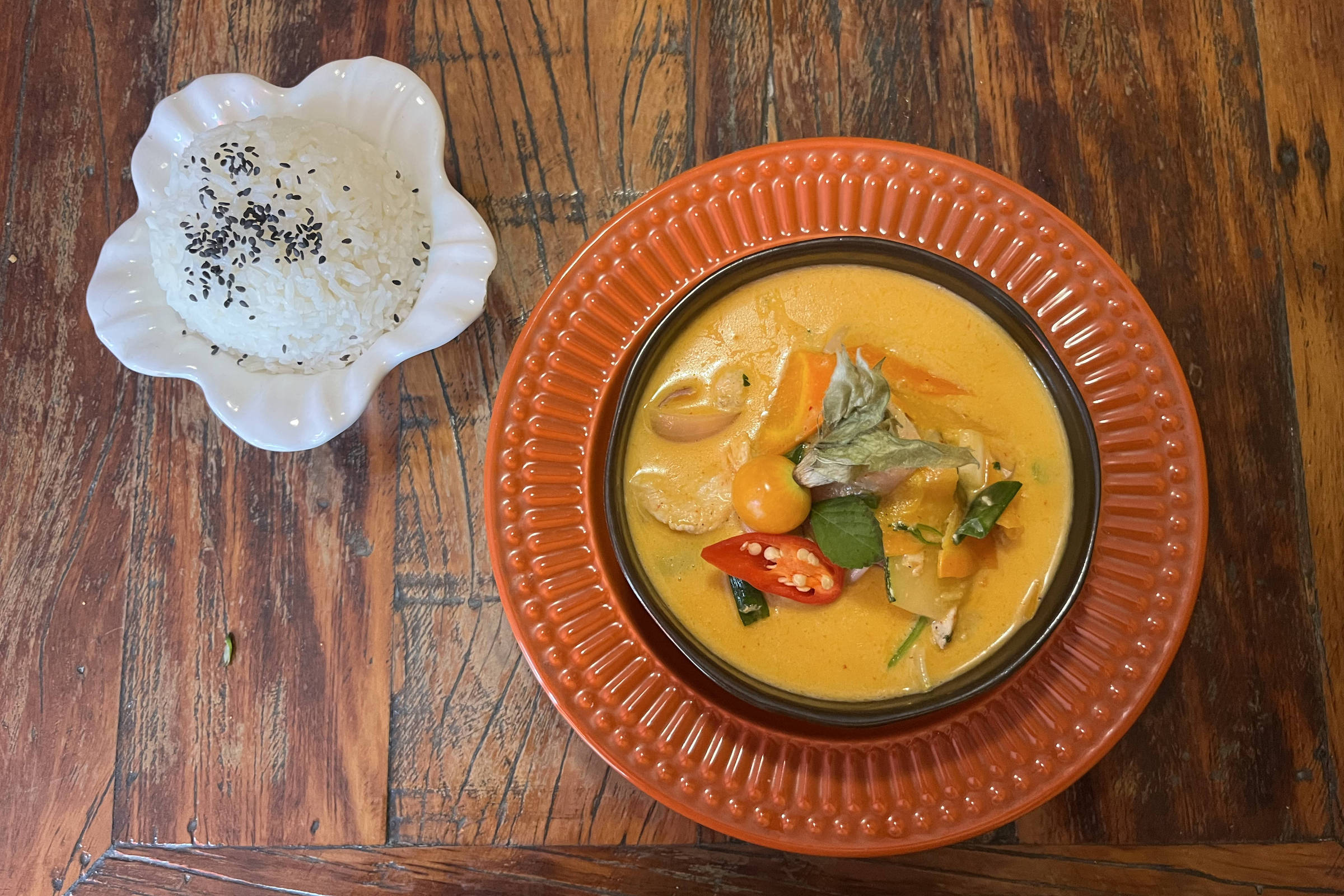 Com cara de spa, restaurante Thaitai Brasil tem pratos caros e sem gosto