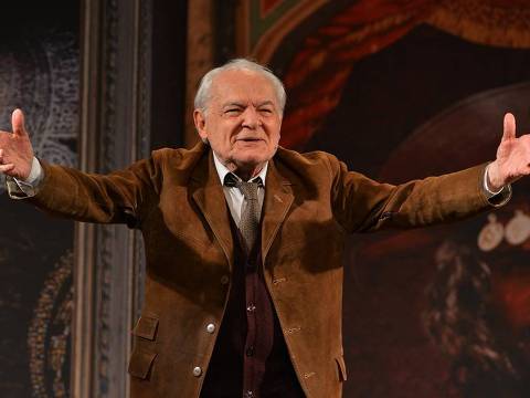Othon Bastos no monólogo 'Não me entrego, não!', uma reflexão sobre sua trajetória de mais de 70 anos de carreira